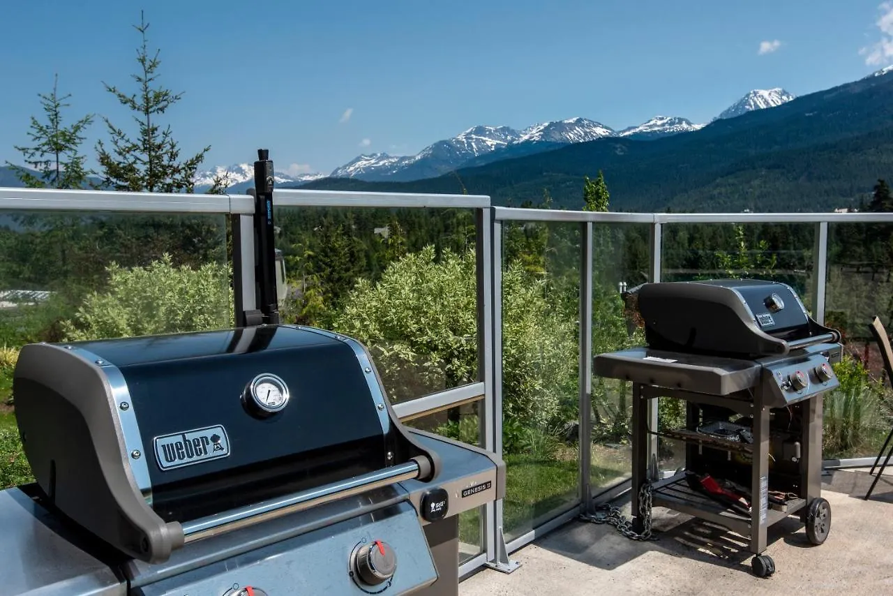 The Ironwood On Blueberry Hill Apartment Whistler 0*,