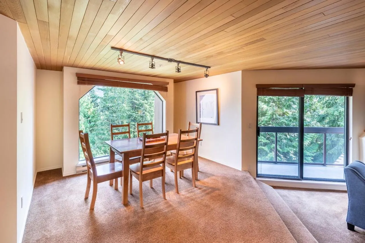 The Ironwood On Blueberry Hill Apartment Whistler 0*,
