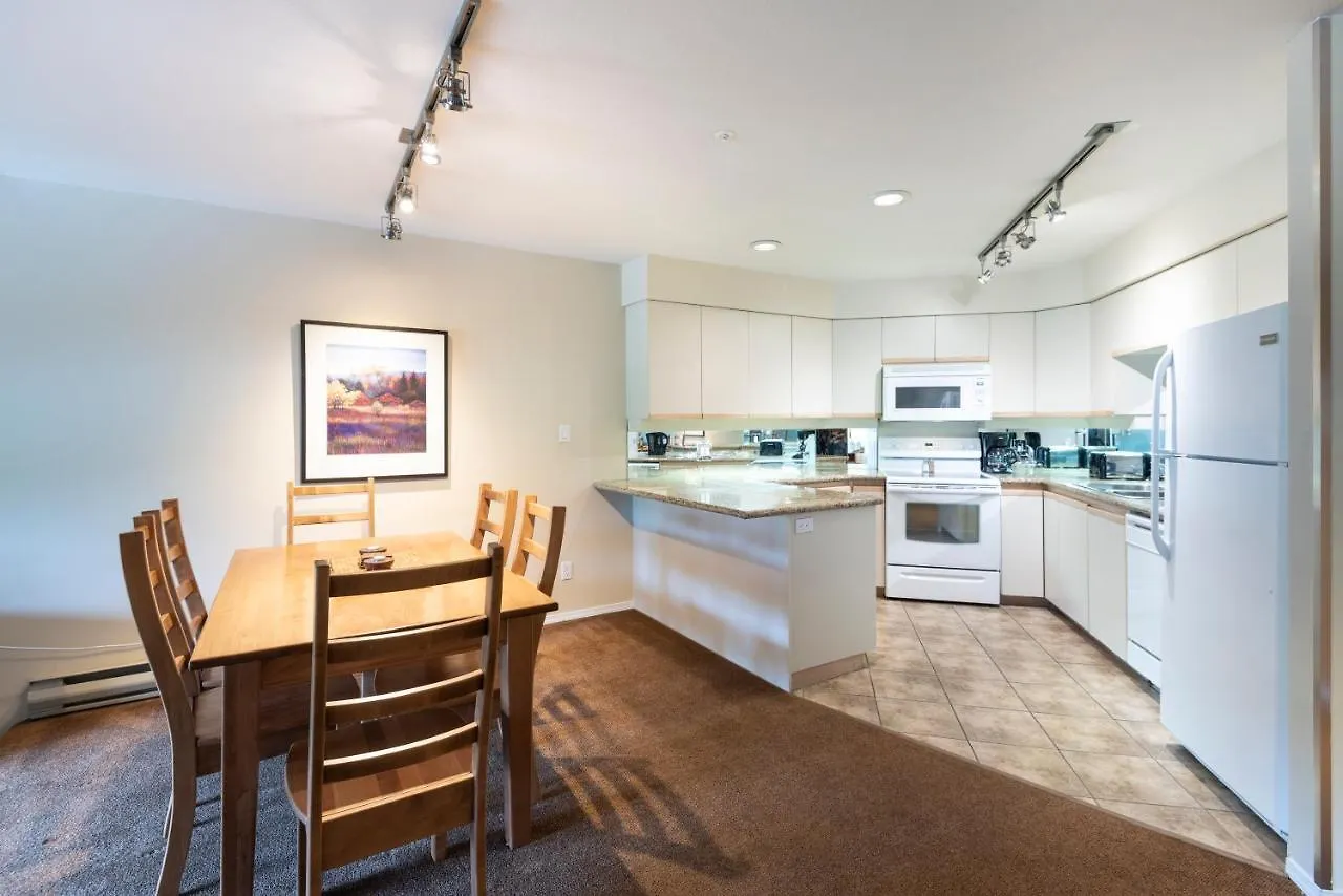 The Ironwood On Blueberry Hill Apartment Whistler 0*,