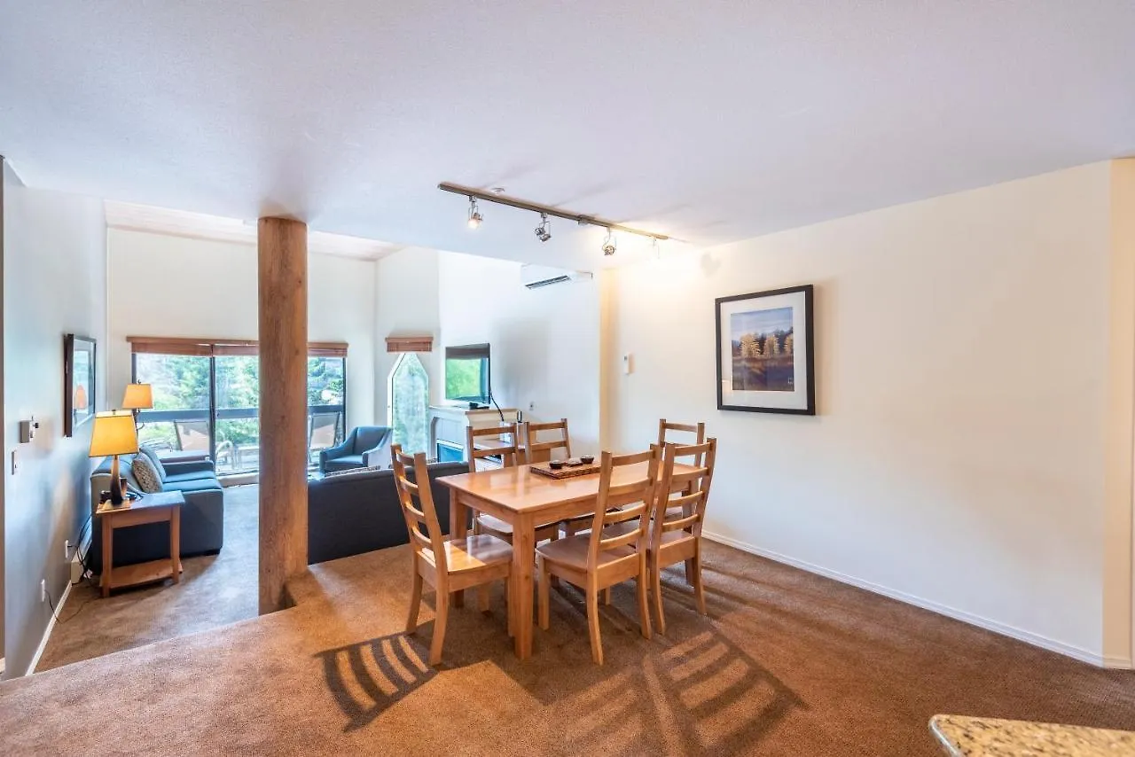 The Ironwood On Blueberry Hill Apartment Whistler Canada