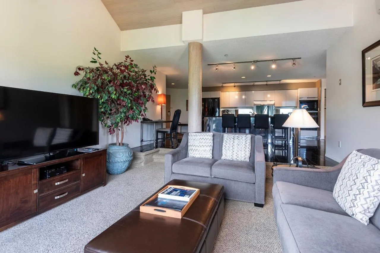 The Ironwood On Blueberry Hill Apartment Whistler 0*,